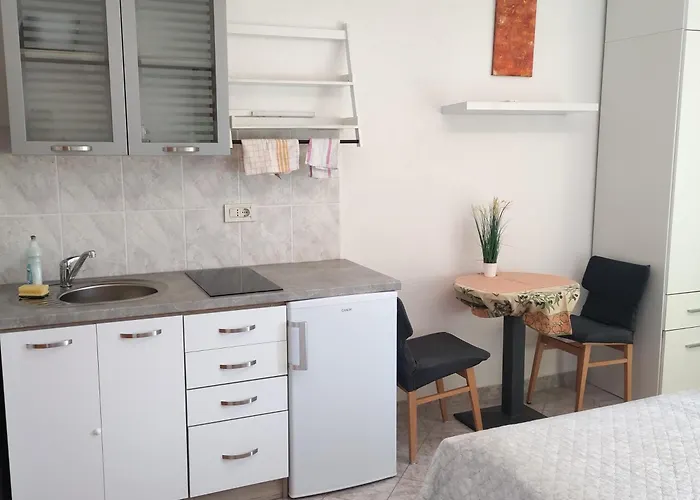 Apartament Lovric Mit Balkon Jurandvor