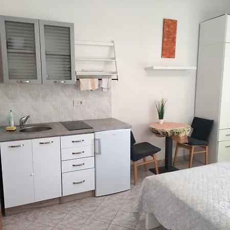 Apartment Lovric Mit Balkon Jurandvor